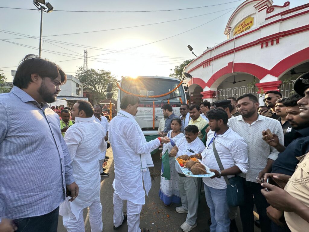 Dr. Akhoury Onkar Nath is worshipping the Swiping vehicle.